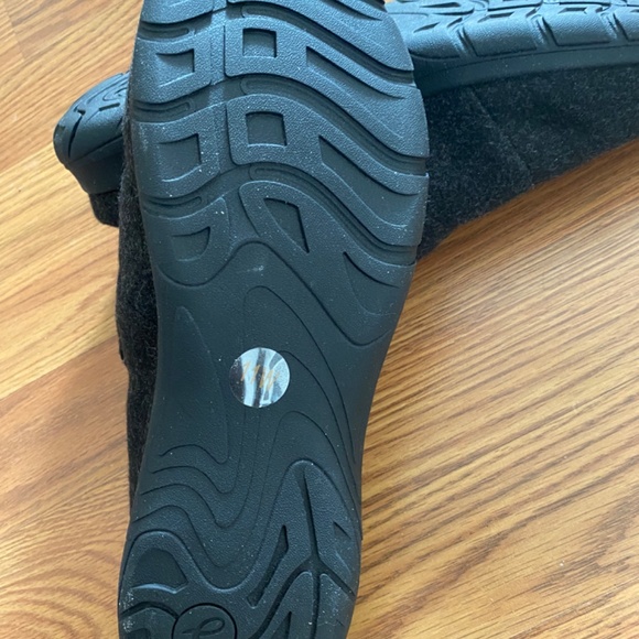 Women’s Mules - Picture 2 of 3